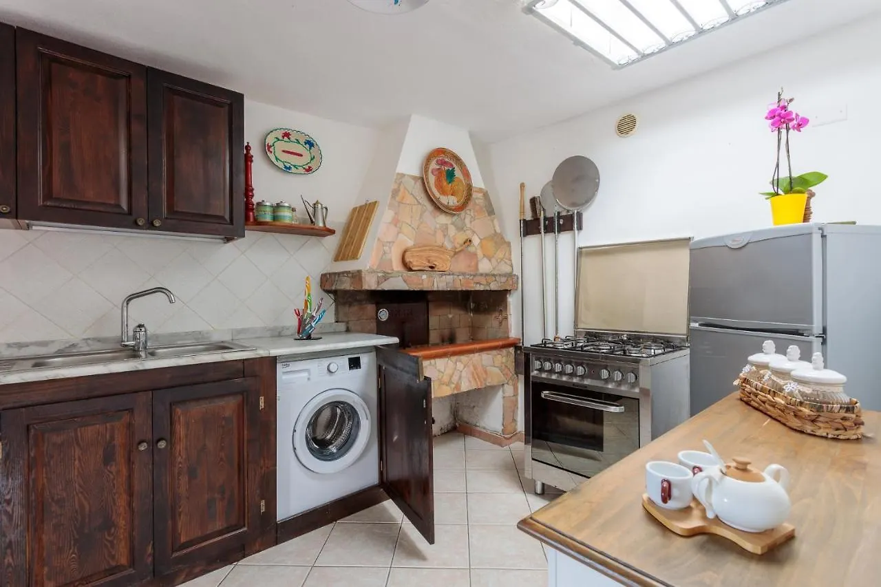 Tiria House Bosa - Casa Vacanze 0*,  إيطاليا